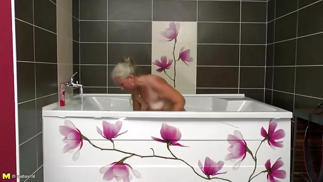 ロシアは積極的にベッドの上で叩いて アダルト 女性 用 動画