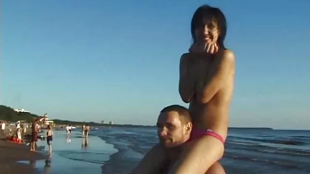かわいい裸のビーチに面, 女の子 の ため の エロ 動画