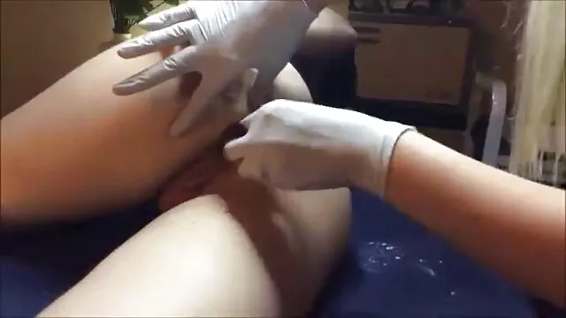 医者の道に座っている祖母を助けるために 女性 専用 無料 アダルト 動画