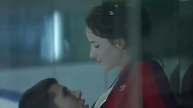 彼女の恋人との美しい若い同僚 女子 用 アダルト 動画