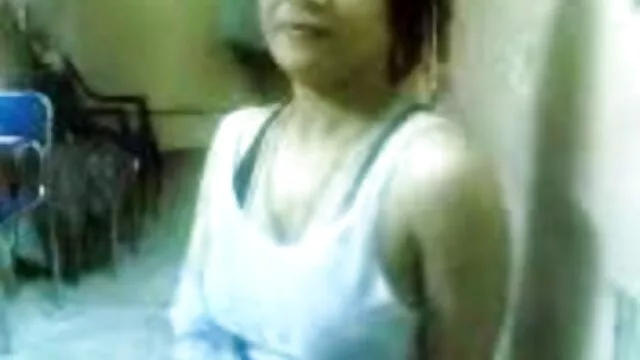 叔母の甥は蹴って乳首をカットしていました エロ 動画 女性