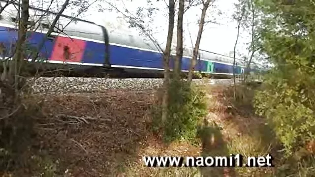 二つのロシア人が飢えているが遊ぶ子ども エロ ビデオ 女性