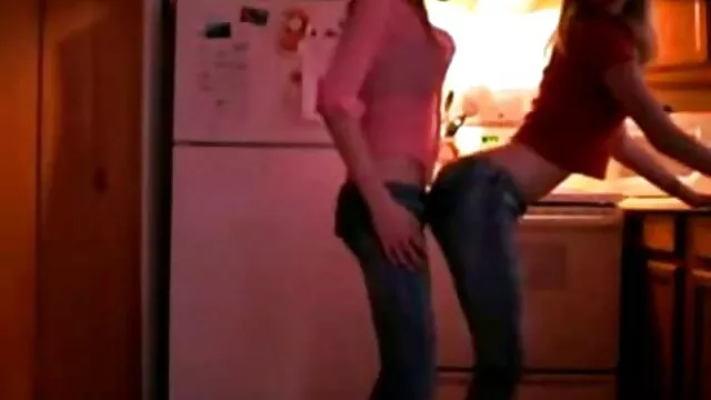 モンスターカエルは長い舌を持つ子供を逃れる 女子 用 アダルト 動画