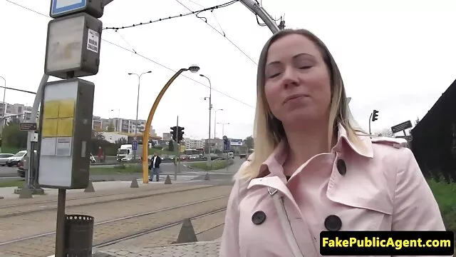 男は彼の彼女の猫を横たわっていた 女性 の 為 の アダルト 無料
