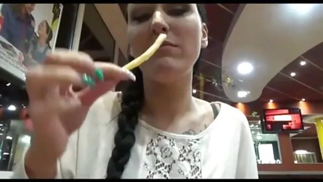 ロシアの新しい年の前に二つの牛クソ 女の子 用 無料 エロ 動画